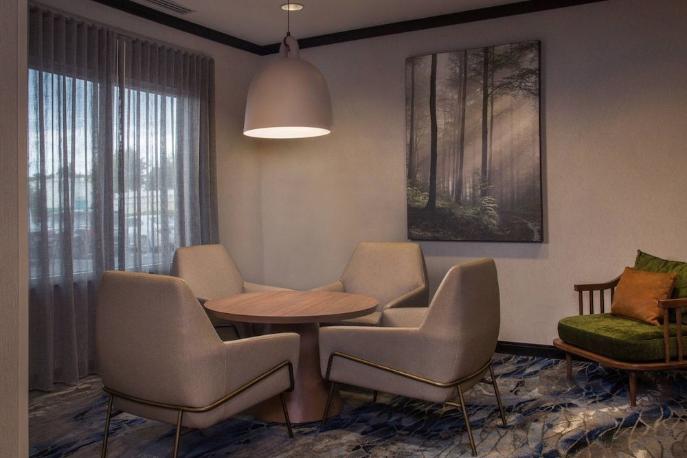 Fairfield Inn and Suites by Marriott Harrisonburg 2
