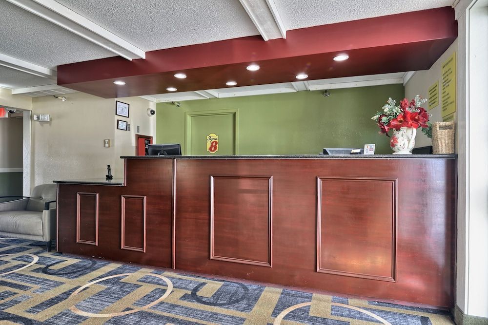 Super 8 by Wyndham Bangor 1