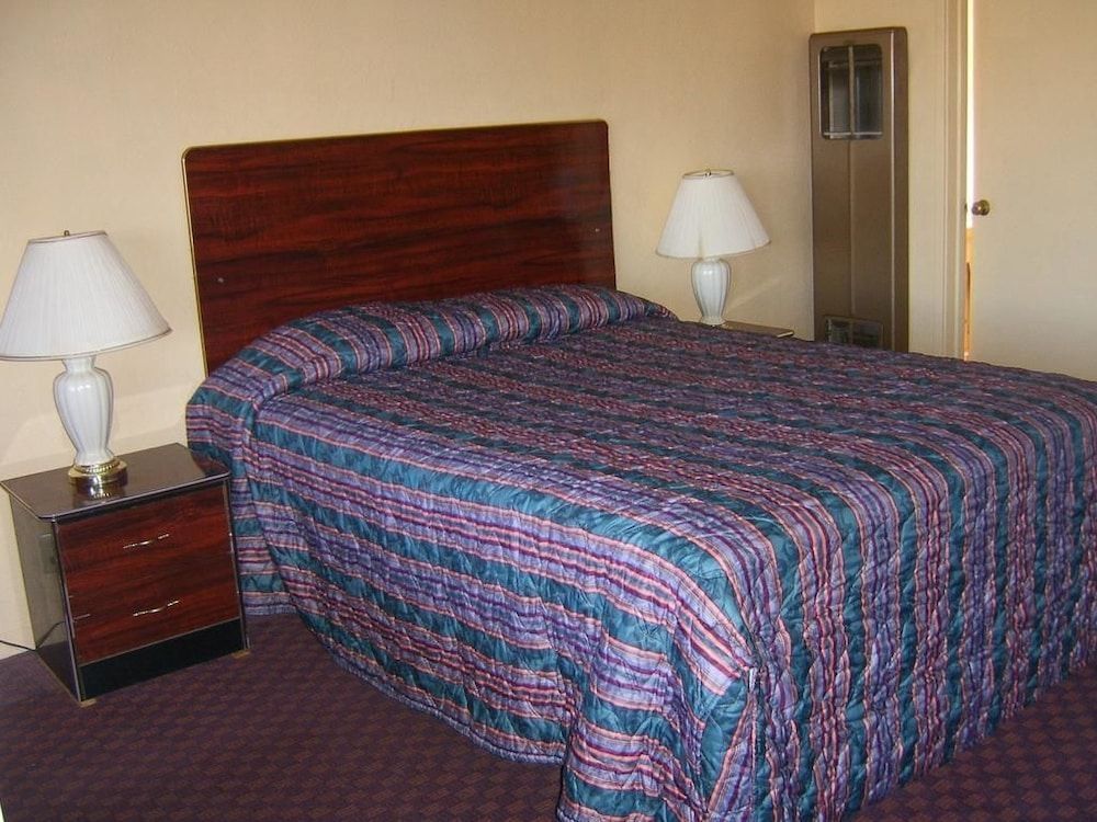 Sky Ranch Inn 2