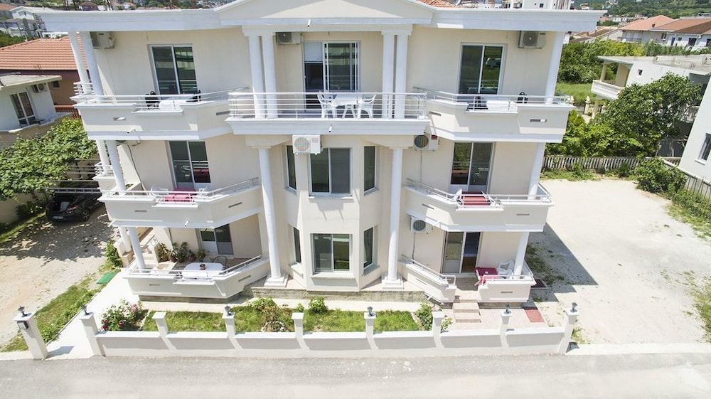 Mimi Lux Apartments 1