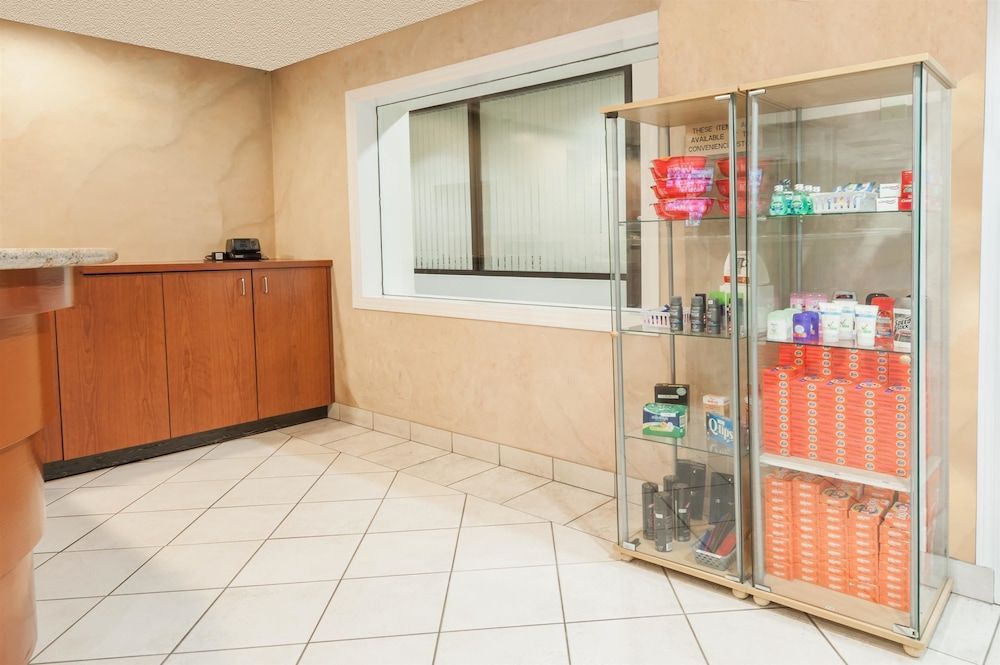 Super 8 by Wyndham Edmonton/West 2