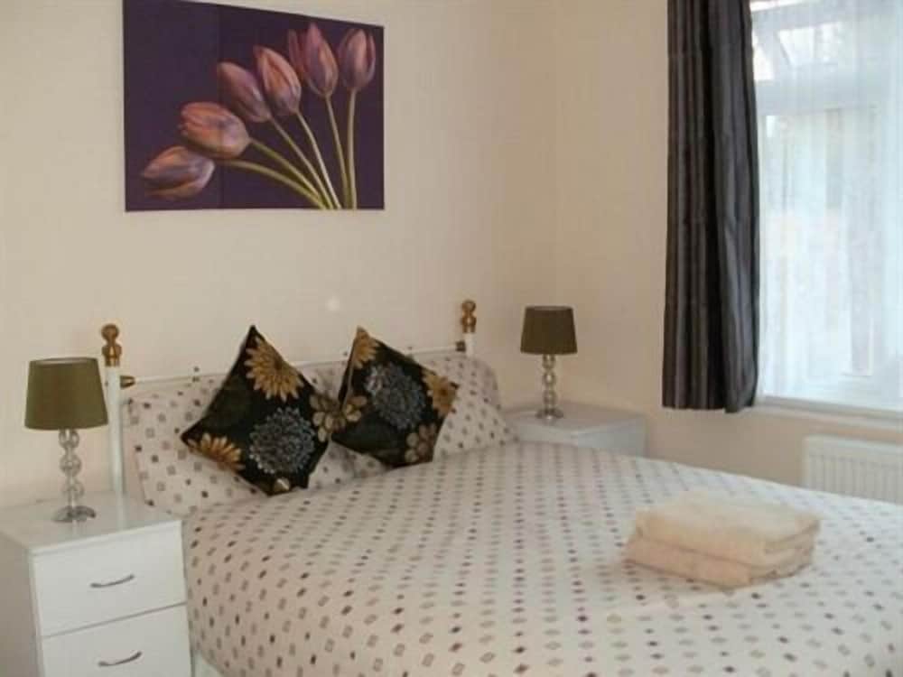 London Heathrow Guesthouse 2