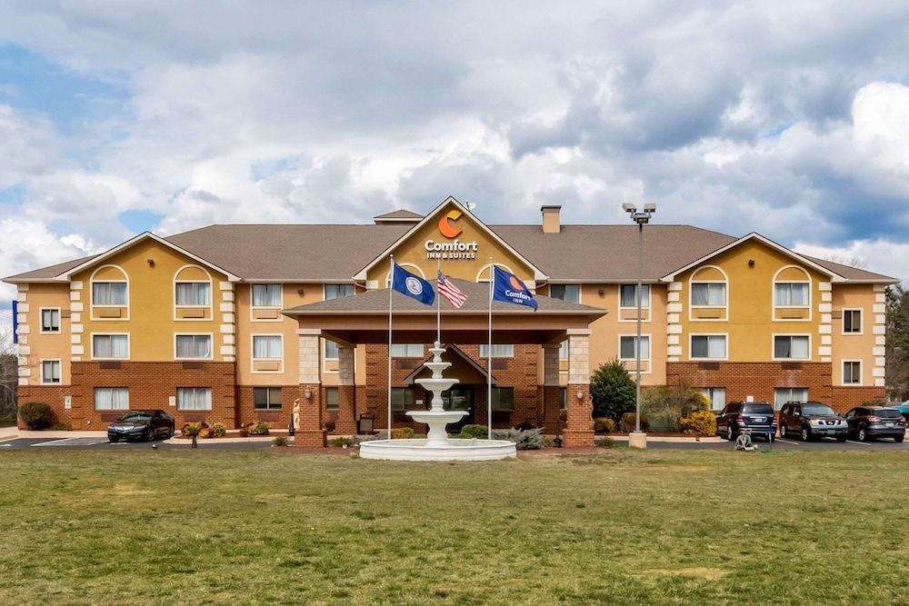 Comfort Inn & Suites South Hill I-85 1