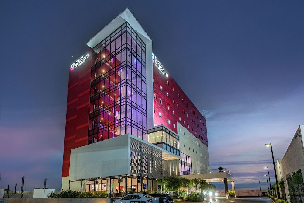 Ramada Encore by Wyndham Queretaro 1