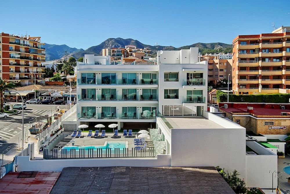 Carihuela Suites 1