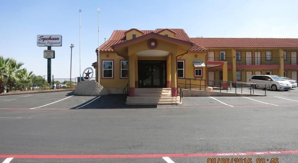 Taylor village inn and suites 1