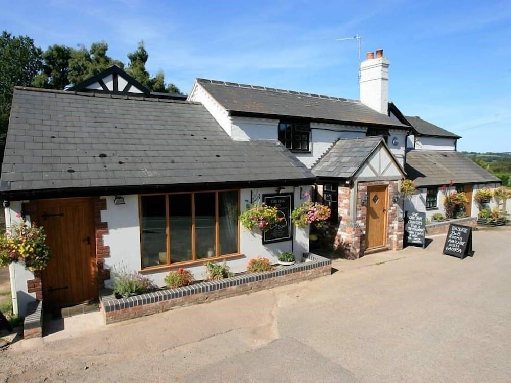 The Oak Inn Staplow 1