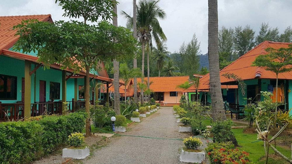 Lanta L.D. Beach Bungalow 1