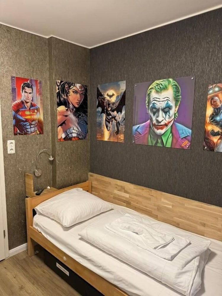 Room Pauli 2