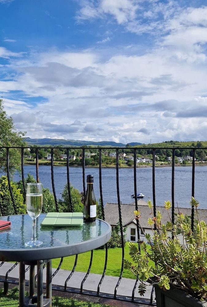 Lochnell Arms Hotel 1