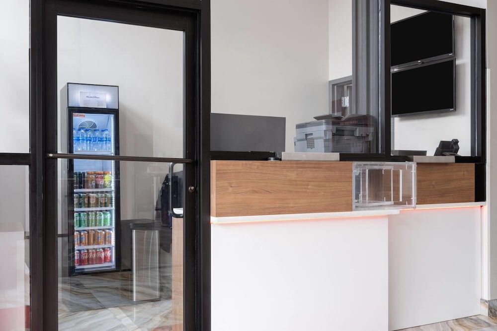 Ramada by Wyndham Brooklyn Near Flatbush 2