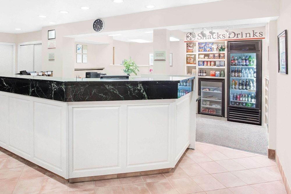 Hawthorn Extended Stay by Wyndham Green Bay 2