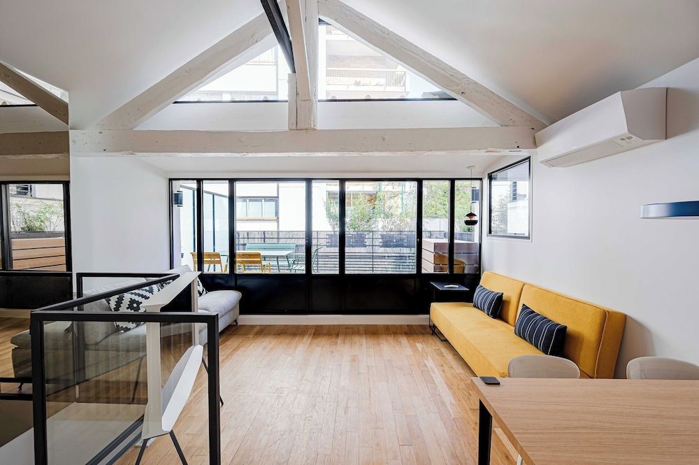 Marais Area - Outdoor Patio - A/C - 2bdr 1