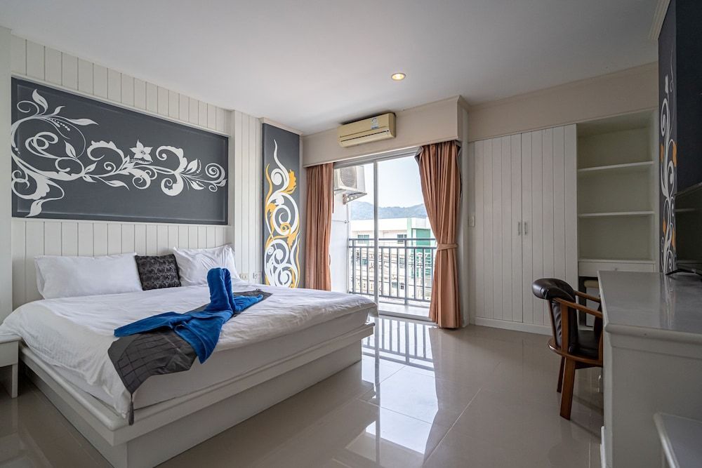 Santi White House Patong Hotel 2