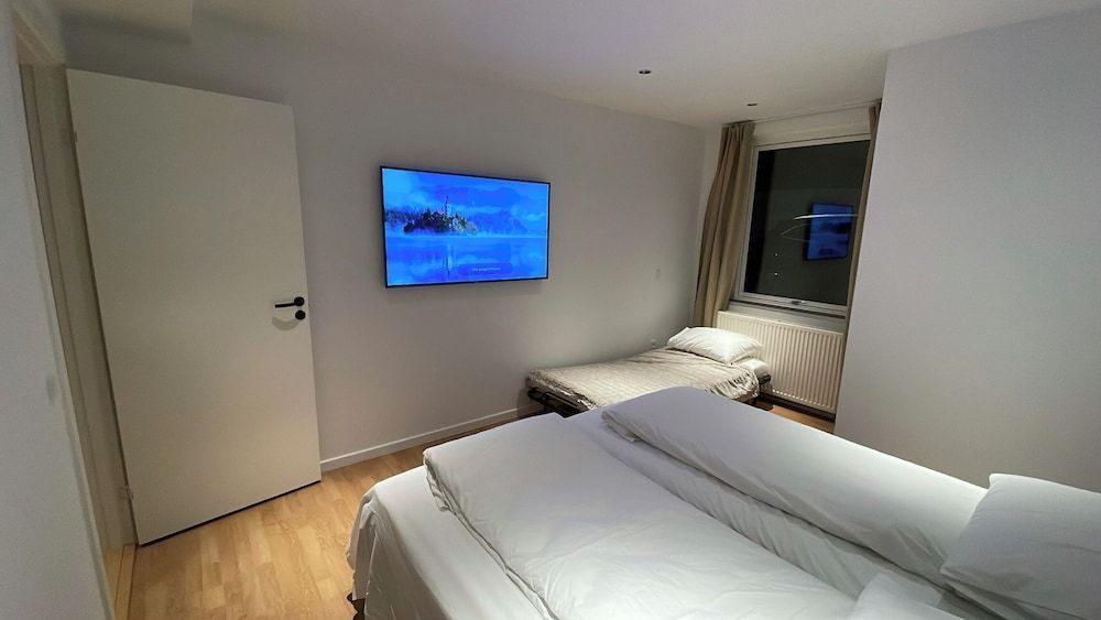 Maison Nord, 6 min from Airport & Sleep 5 2