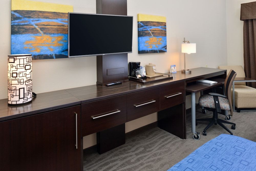 Holiday Inn Express & Suites ST. LOUIS WEST-O'FALLON by IHG 1