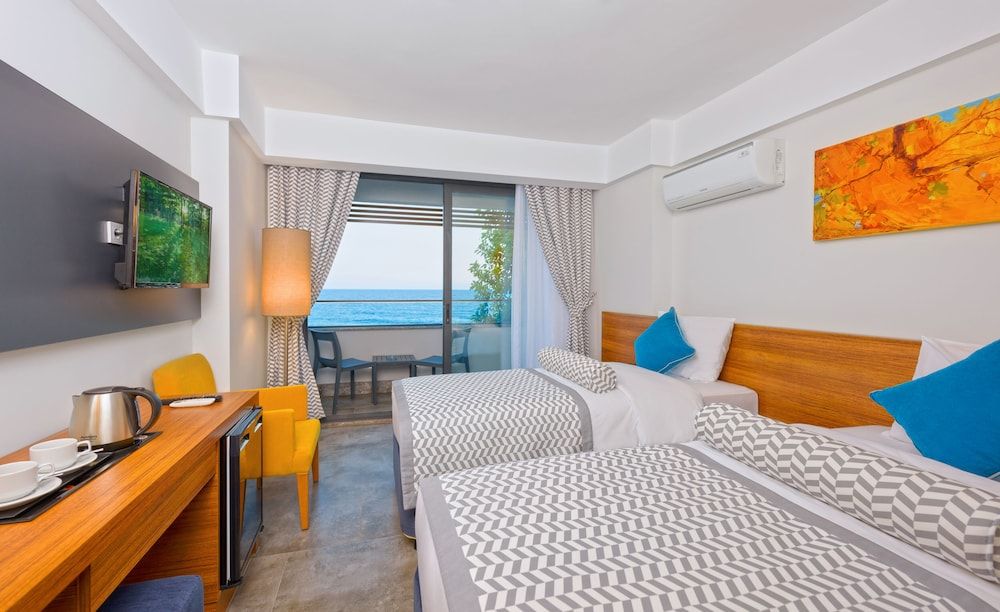 Floria Beach Hotel 2