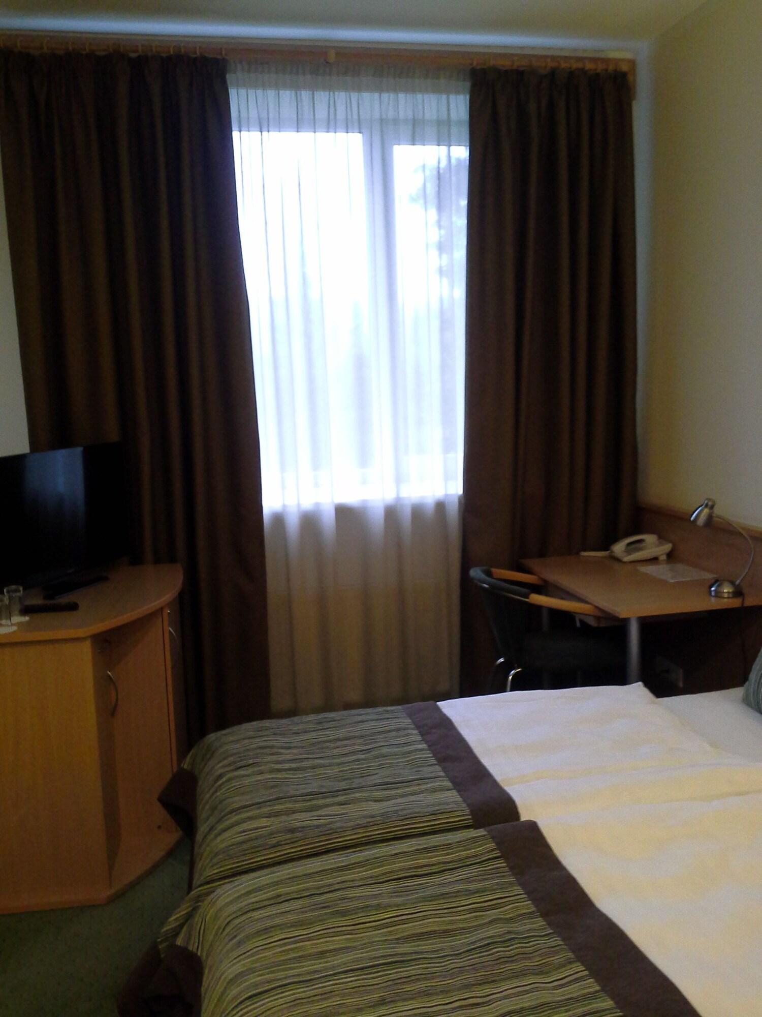 Sky High Hotel Airport 200 meters from the terminal 1