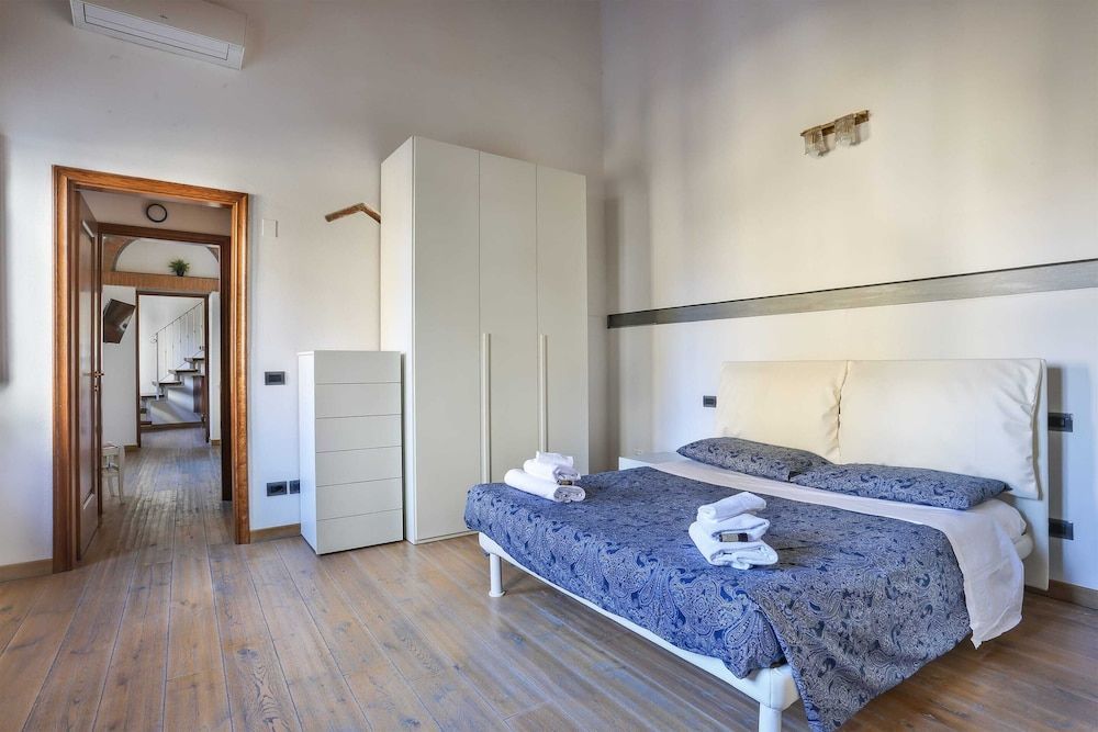Uffizi Apartments in the heart of Florence 2