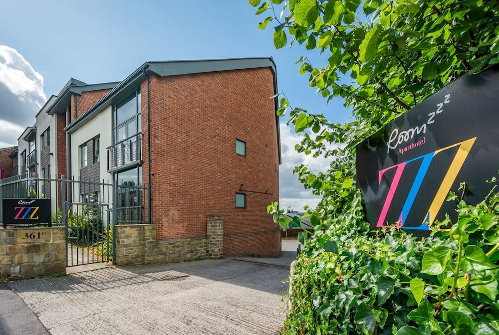 Roomzzz Leeds Headingley 1