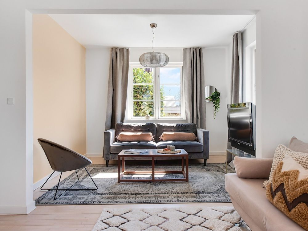 Charm 1 - Chic 2-bdr Apt With Shared Garden 1