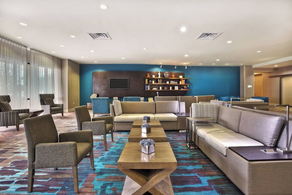 Courtyard by Marriott Gulfport Beachfront 1