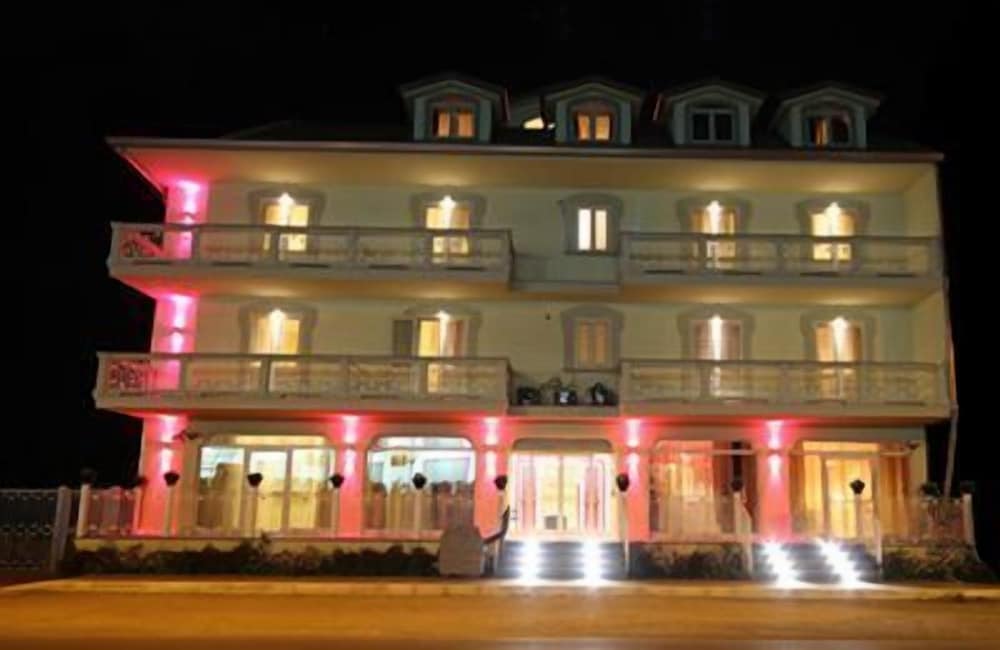 Palace Hotel Una Nuova Strada 1