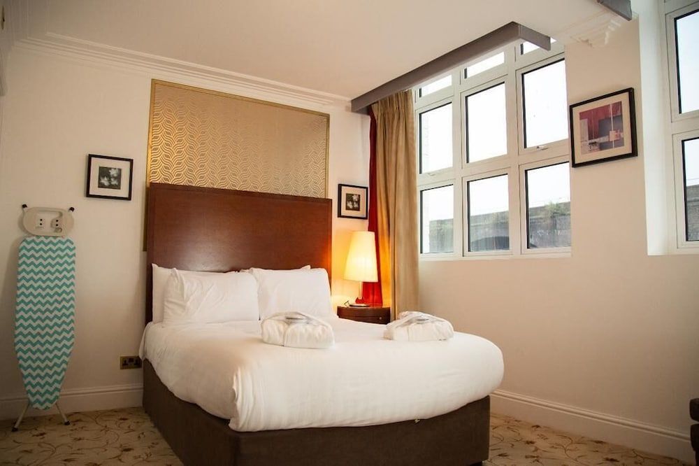 The Ladbrooke Hotel 1