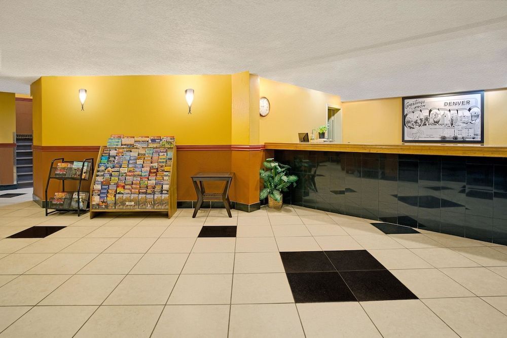 Super 8 by Wyndham Denver Stapleton 2