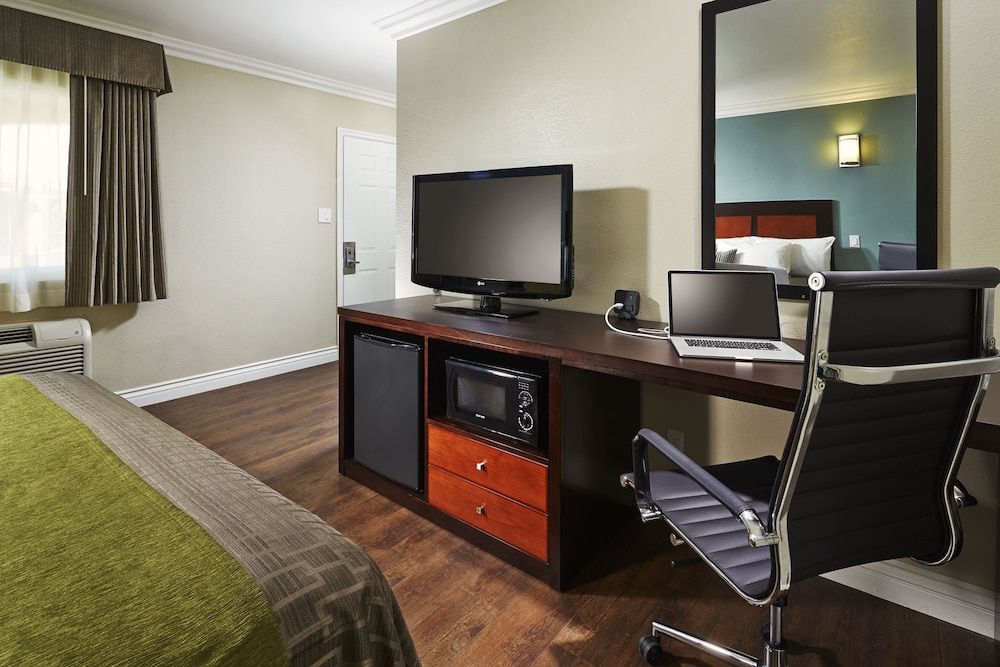 American Inn Downey 2