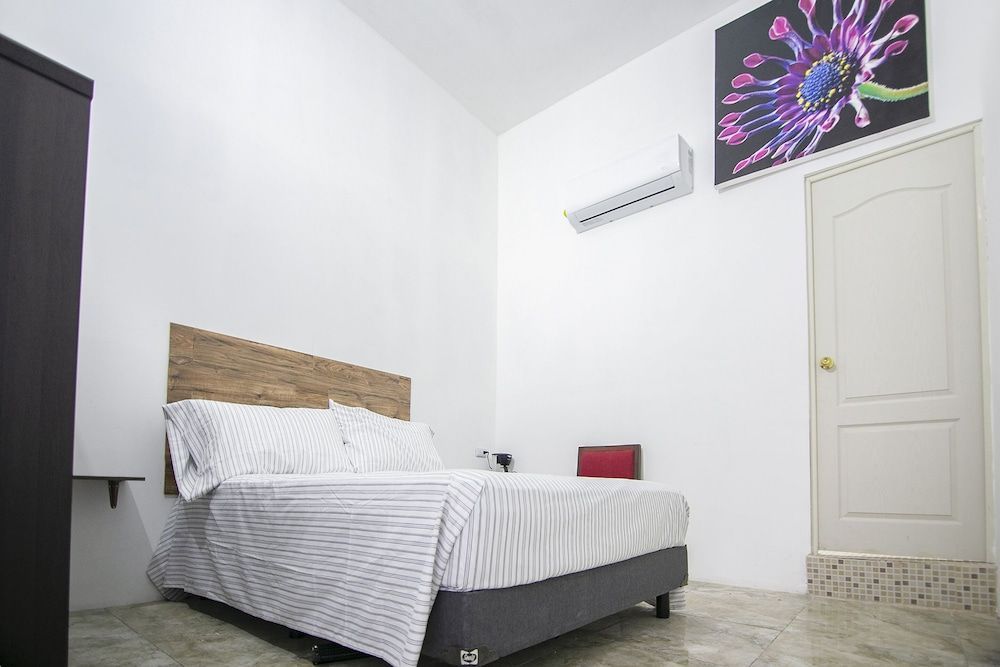 OYO Hotel Plaza Las Torres, Cabo San Lucas 1