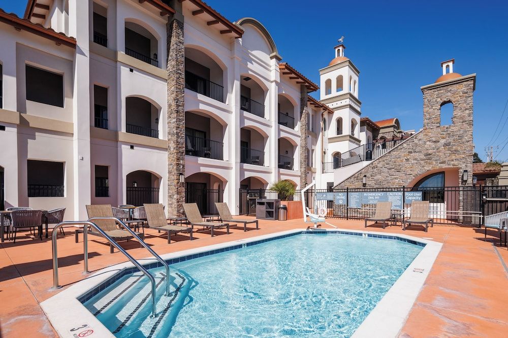 La Quinta Inn & Suites by Wyndham Santa Cruz 1