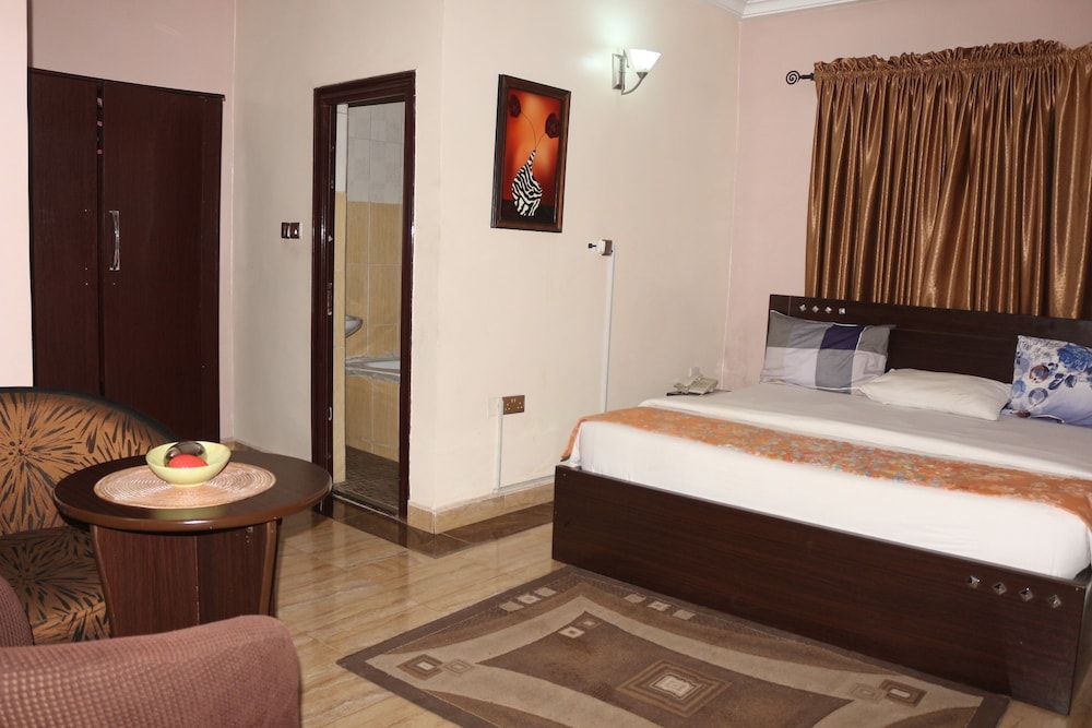 Albert Suites 1