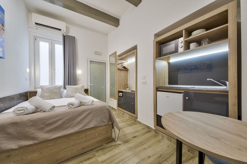 Tritoni Mini Studios - Valletta 1