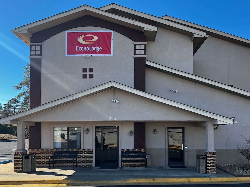 Econo Lodge Spring Lake near Fort Bragg 1