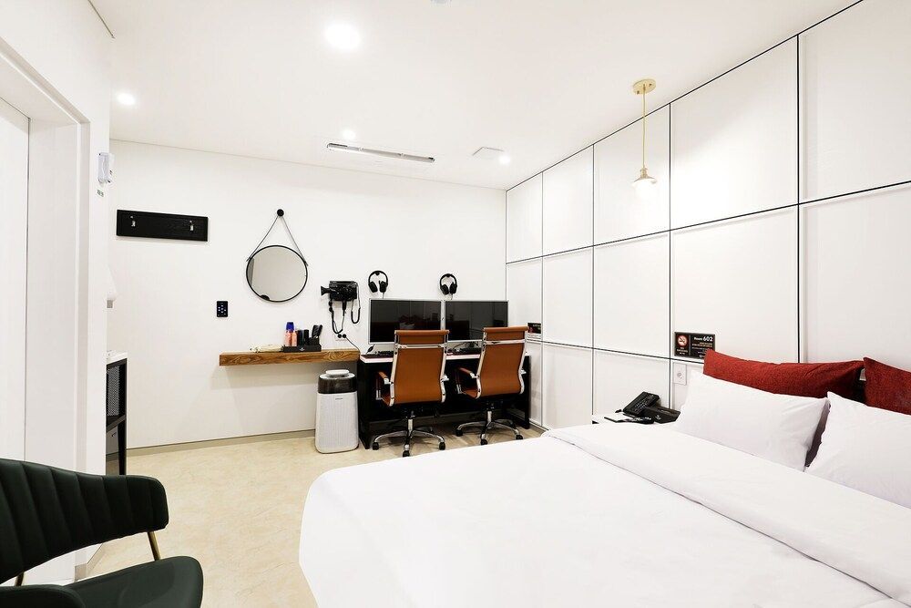 Hotel Brown Dot (Dongducheon Central Station) 1