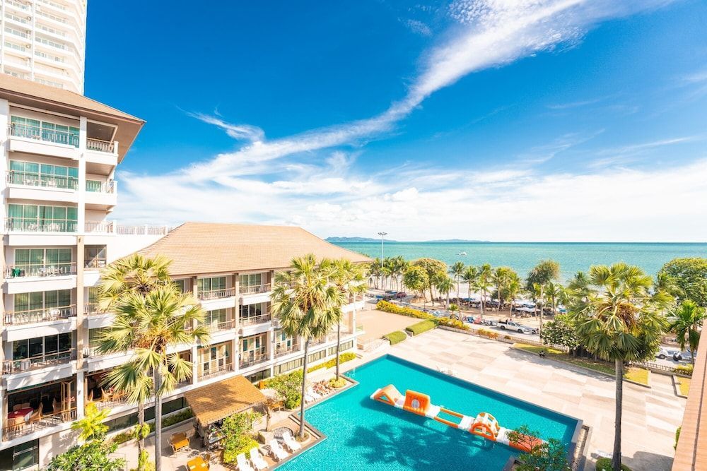 Welcome World Beachfront Resort 1