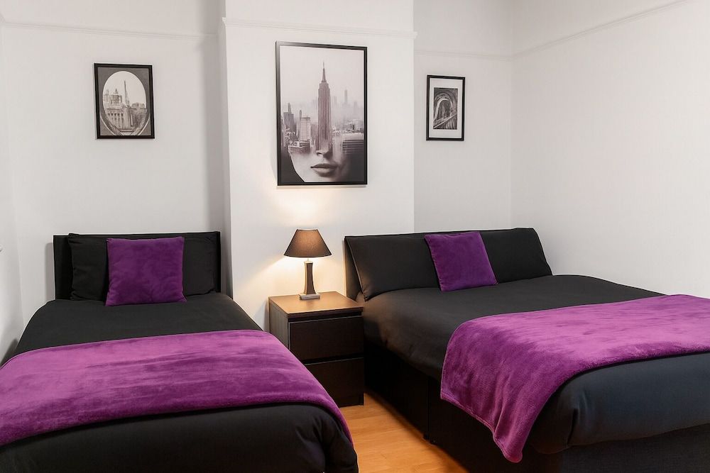 Prime 4BR Reading House & Free Parking 1
