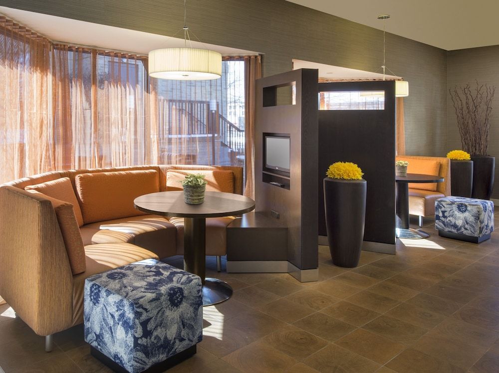 Courtyard Grand Rapids Airport 2