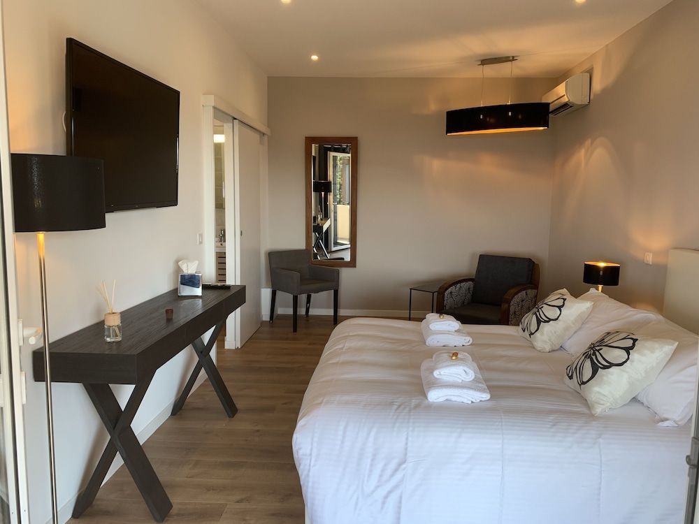 Swim Lodge Hotel Porto Vecchio 2