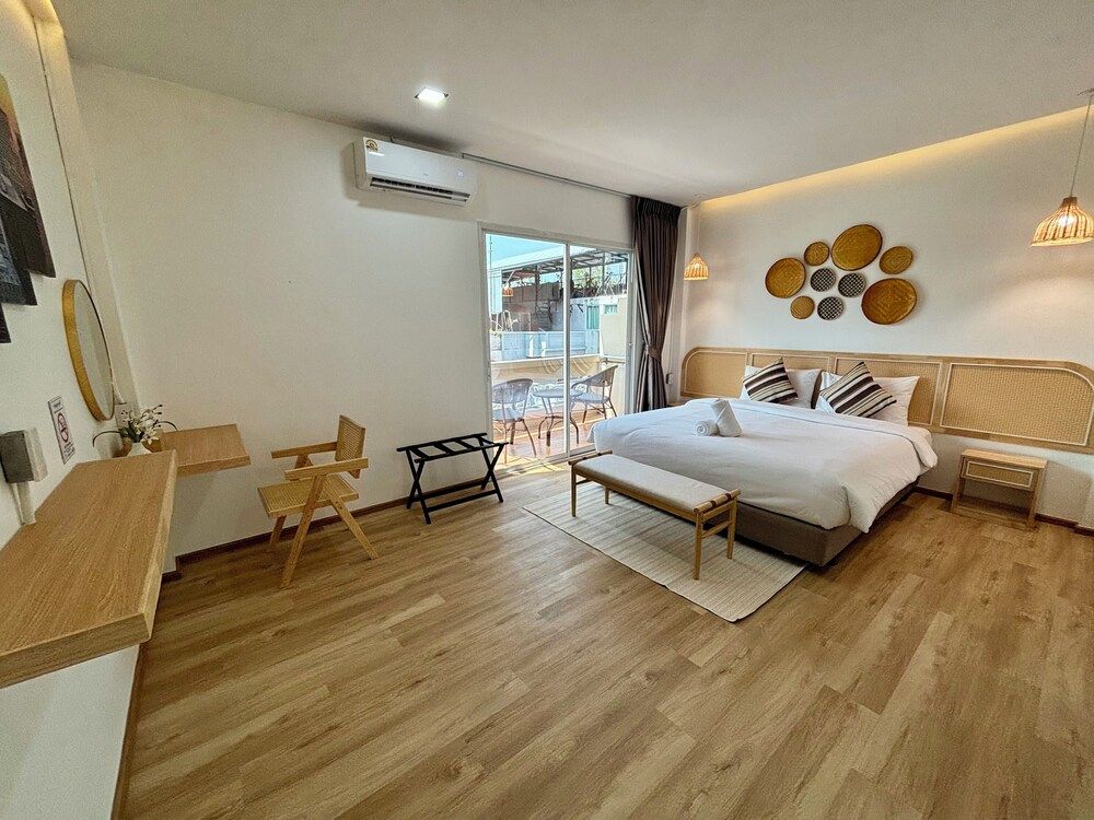 Charm Hostel at Pratumnak 1