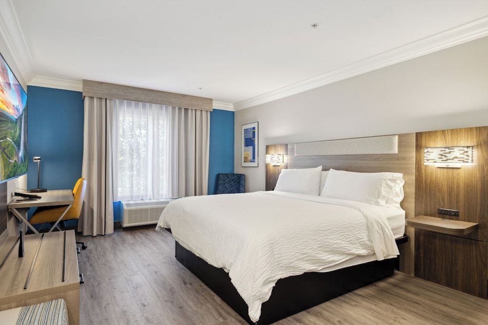 Holiday Inn Express & Suites VACAVILLE by IHG 2