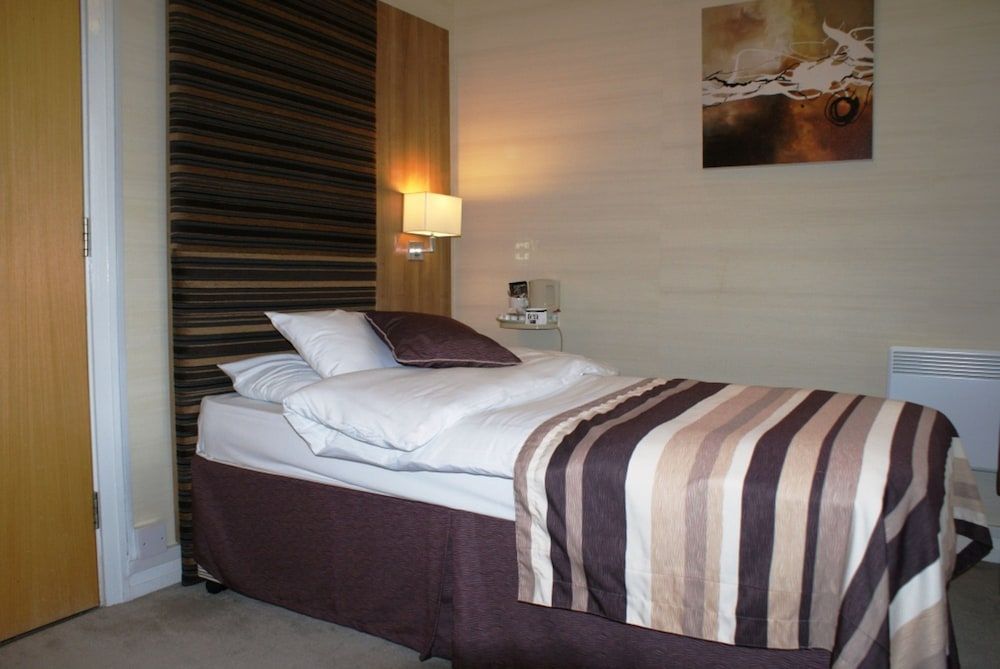 Hillscourt 2