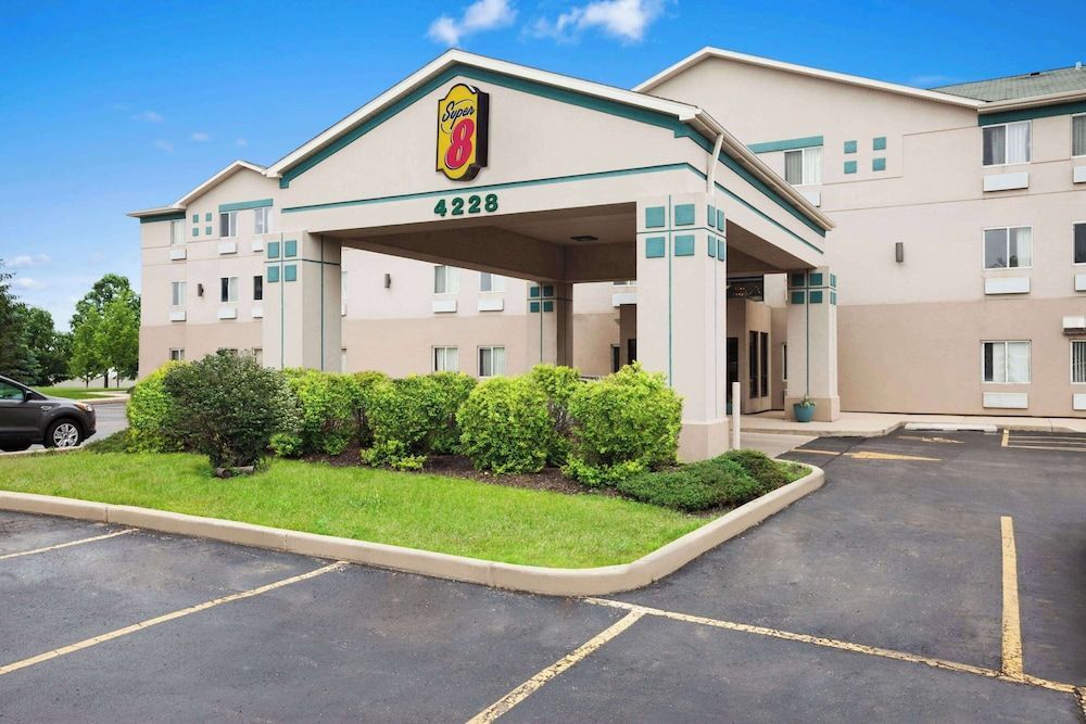 Super 8 by Wyndham Aurora/Naperville Area 1