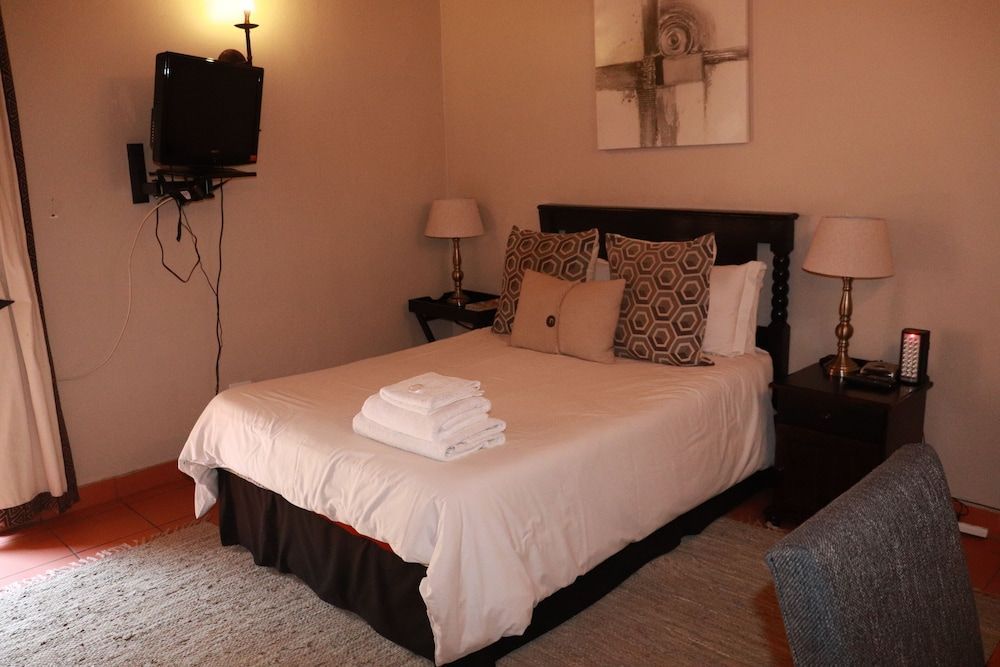 Khaya Africa Guesthouse 2