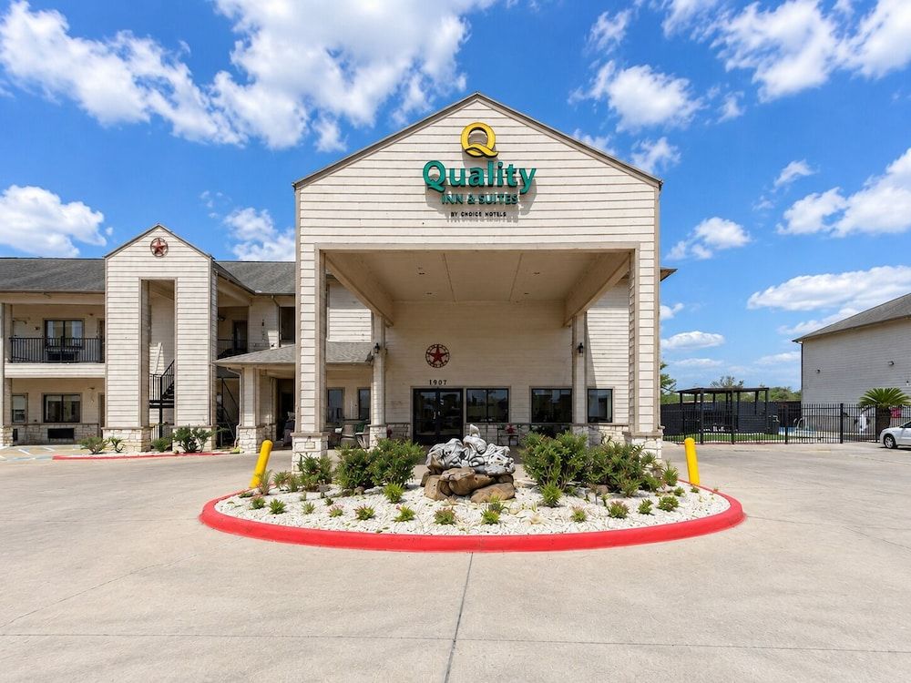 Quality Inn & Suites Victoria South 1