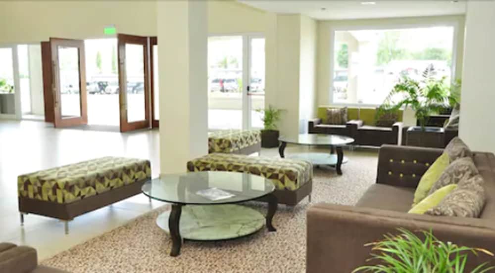 Howard Johnson by Wyndham Piedras Moras 2