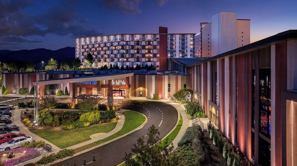 Harrah's Cherokee Valley River Hotel & Casino - A Caesars Rewards Destination 1