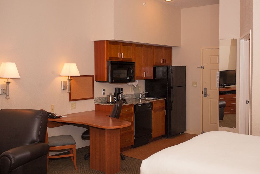 Candlewood Suites LOGAN by IHG 2