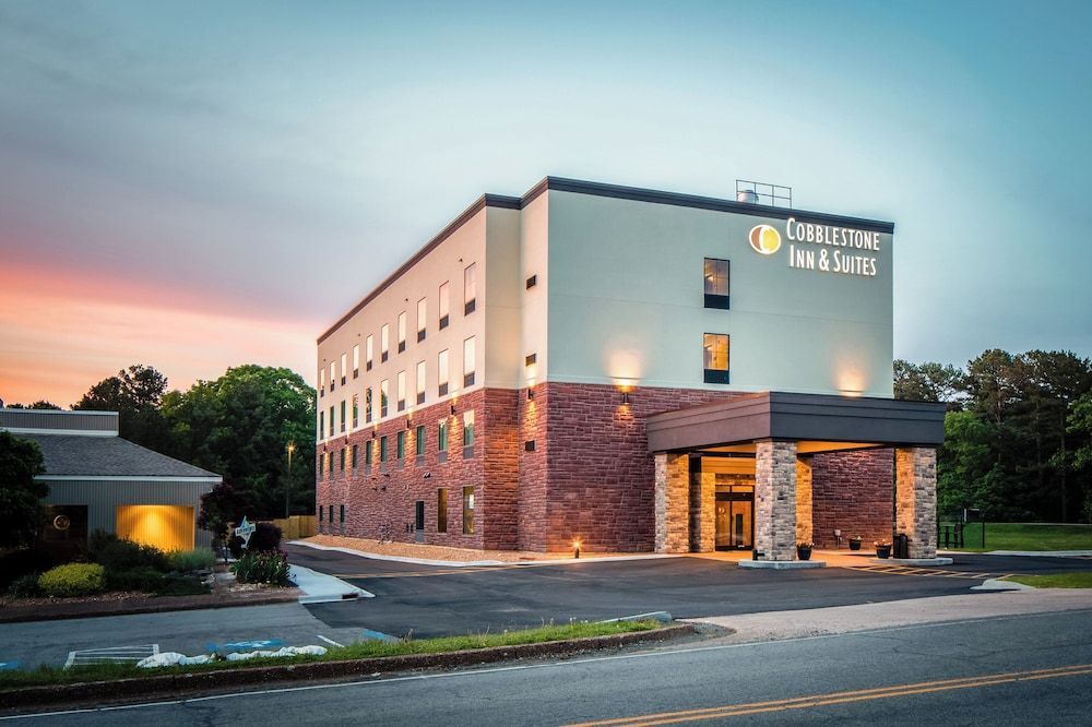 Cobblestone Inn & Suites Fairfield Bay 1